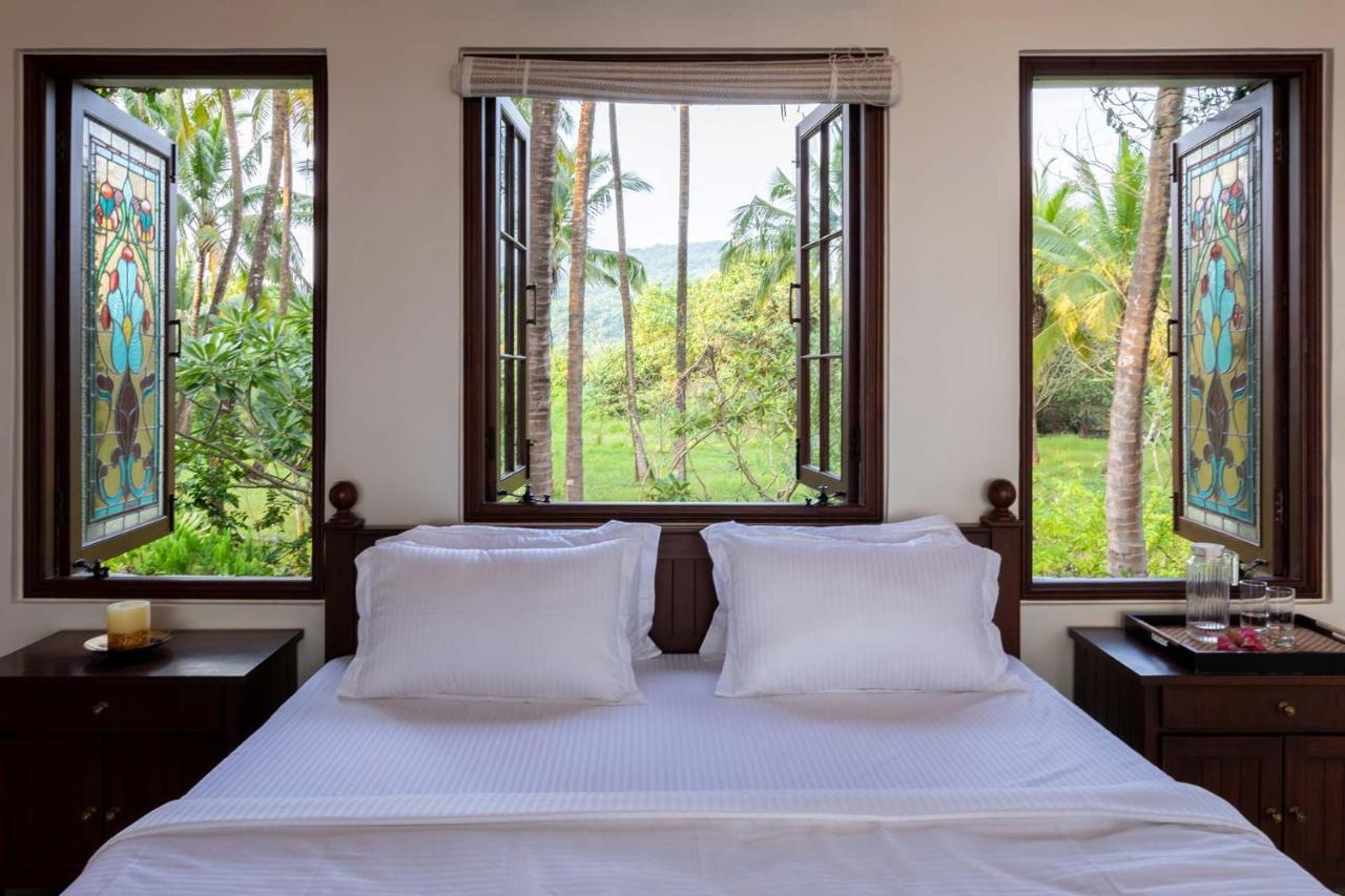 Casa Del Mer By Stayvista - Nearby Beach With, Sea-View Rooms & Coconut Farm Alibag Exterior photo